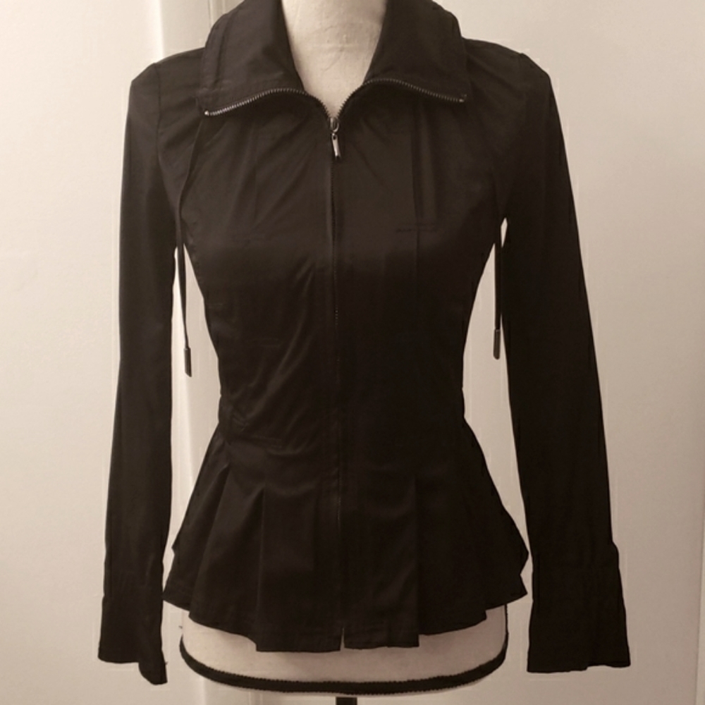 Nwot, White house black market black pleated jacket.